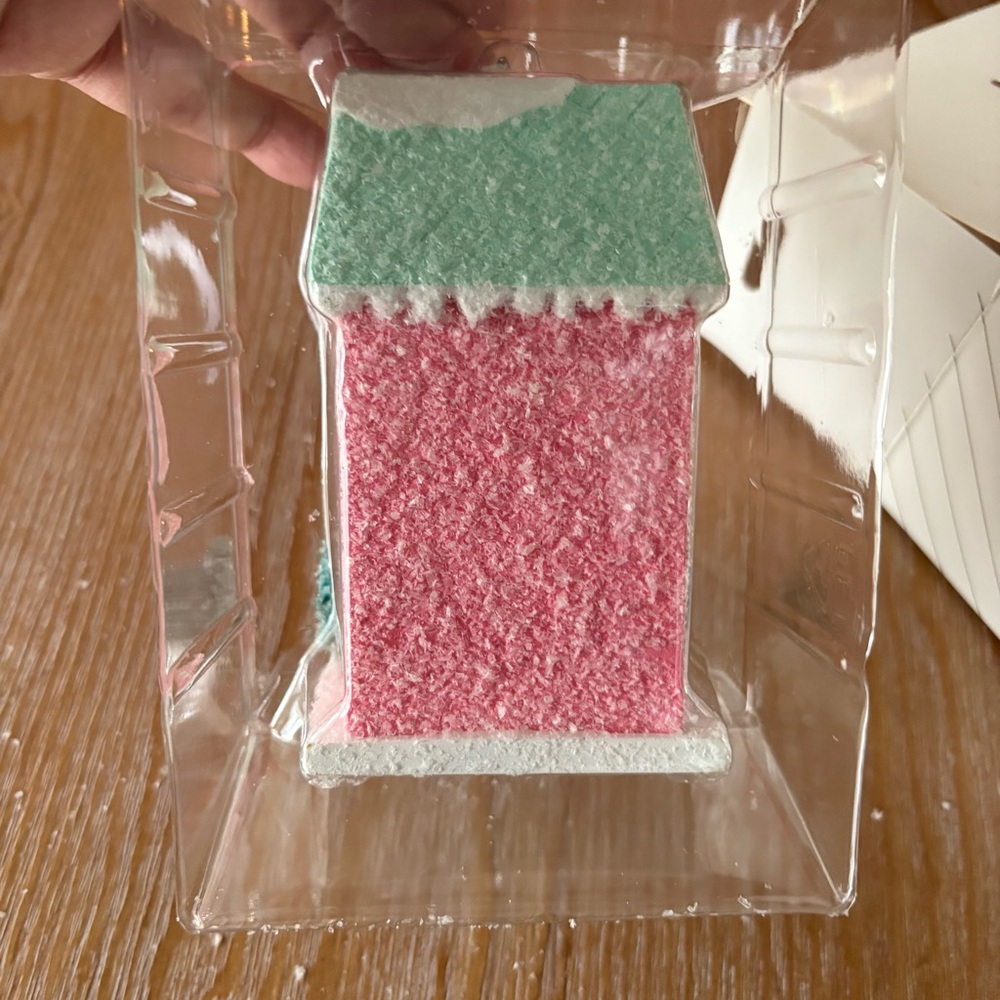 Hallmark Signature Series Festive Row House 2024 - Picture 6 of 8